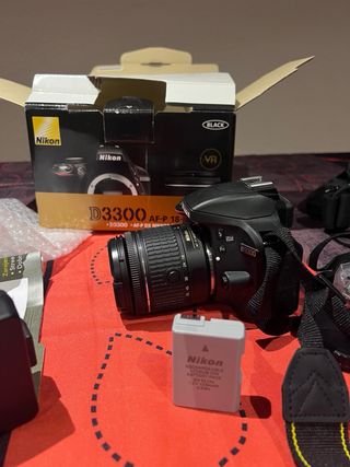 Cámara Nikon D3300 + Objetivo 18-55 VR