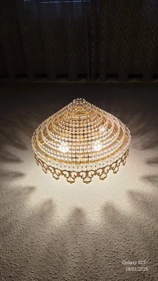 Lámpara de araña antigua de cristal y metal