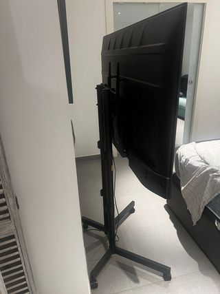 Xiaomi TV 55” con base móvil de alta calidad.