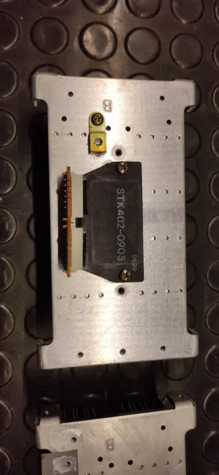 Integrado Sanyo STK402-090S