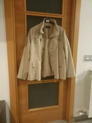 Chaqueta mujer beige