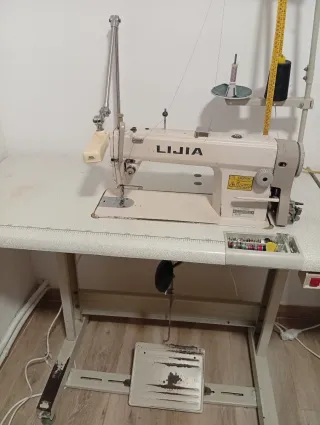 Máquina de coser industrial LIJIA