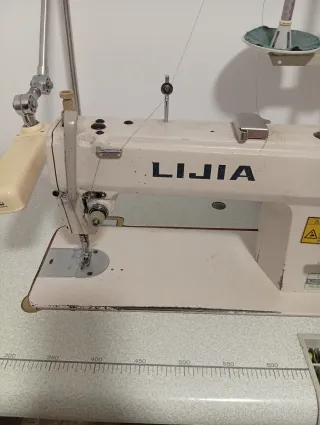 Máquina de coser industrial LIJIA