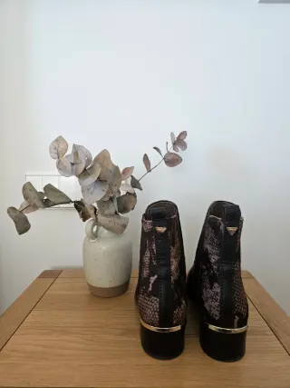 Botines Uterqüe serpiente talla 37