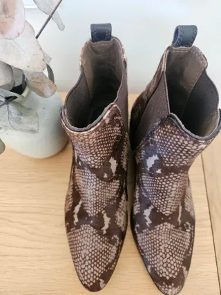 Botines Uterqüe serpiente talla 37