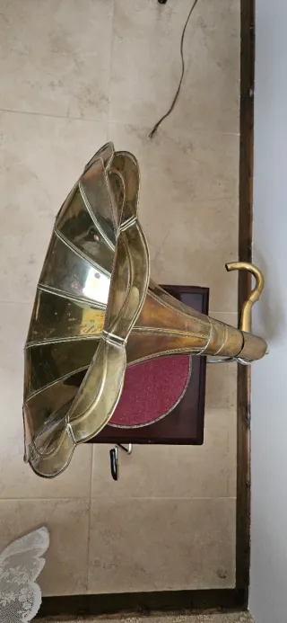 ⚜️Gramófono Antiguo con Trompa Dorada⚜️