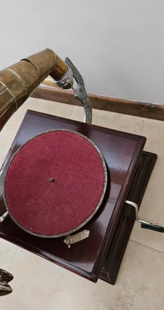 ⚜️Gramófono Antiguo con Trompa Dorada⚜️