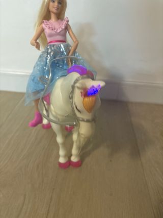 Barbie Princesa con Caballo Musical