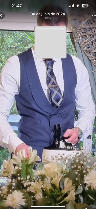 Traje de novio azul