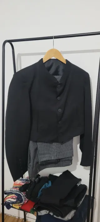 Traje de corto hombre negro