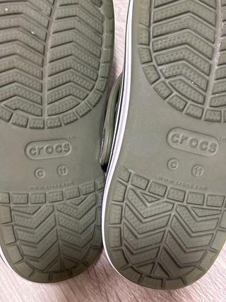 Crocs niño talla C11 (28-29) verde