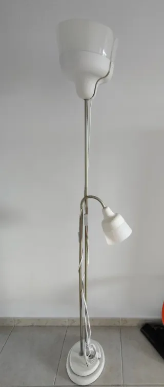 Lámpara de pie Ikea Plata y Blanca, entrega Ribeir