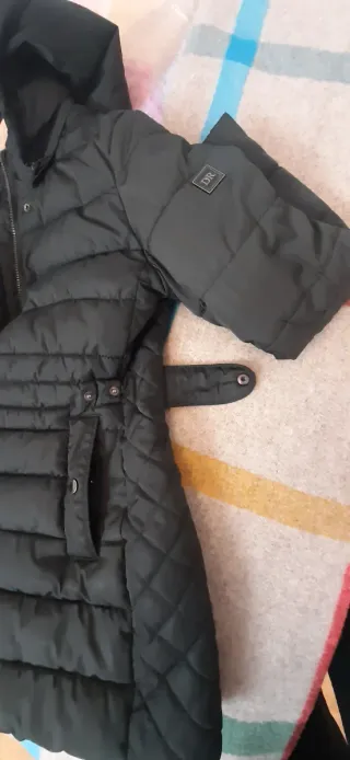 Parka verde oscura de la marca Dandara