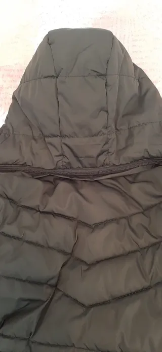 Parka verde oscura de la marca Dandara