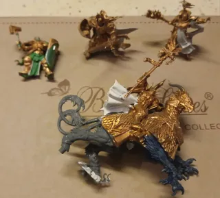 Warhammer Figuras Doradas