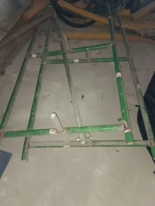 Andamio metálico verde