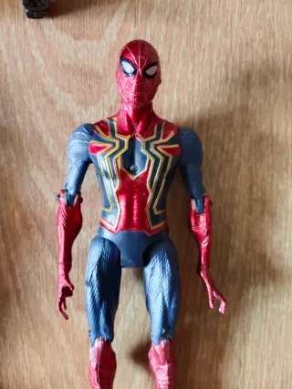 Lote Figuras Marvel: Iron Man, Thanos, Spiderman