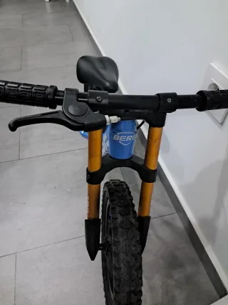 Bicicleta de equilibrio Biky azul