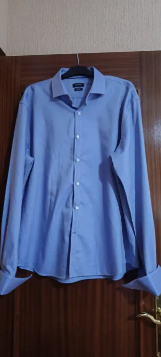 Camisa azul de vestir