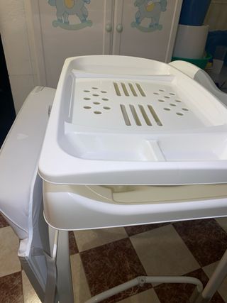 Vaschetta per neonati con fasciatoio (2 usi)