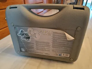 Set di pesi e manubri in metallo da 14 kg. Con valigetta.