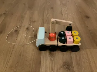 Camión grúa de juguete Uppsta IKEA