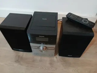 Mini cadena Philips RADIO/ CD/Casete/USB