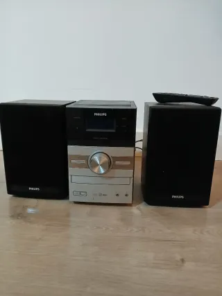 Mini cadena Philips RADIO/ CD/Casete/USB