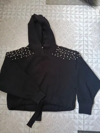 Sudadera Zara con perlas