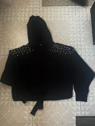 Sudadera Zara con perlas