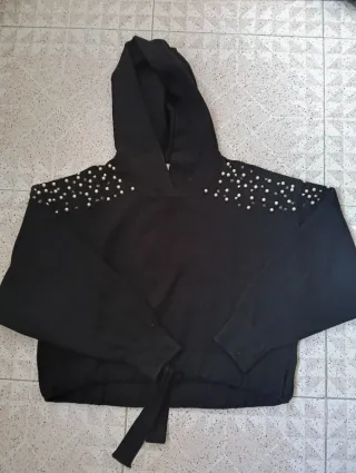 Sudadera Zara con perlas