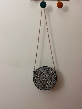 Bolso redondo estampado serpiente Parfois