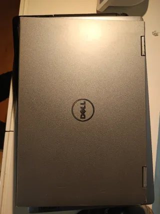 Laptop Dell Latitude Plata y Negro