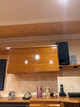 Mueble de salón con vitrinas