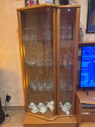 Mueble de salón con vitrinas