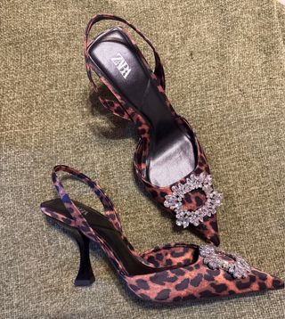 Zapatos Zara Animal Print con Pedrería