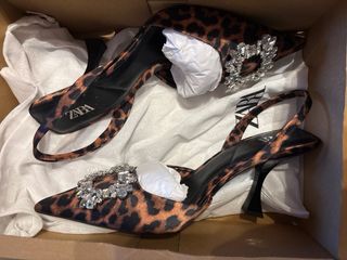 Zapatos Zara Animal Print con Pedrería