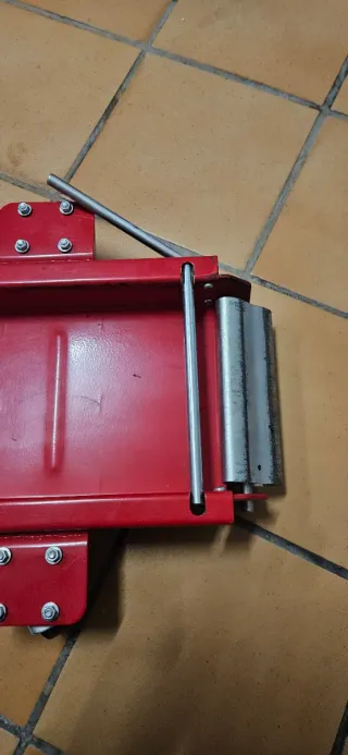 Soporte para moto rojo