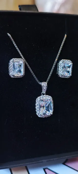 Conjunto Collar y Pendientes brillo