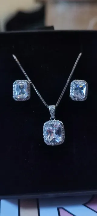 Conjunto Collar y Pendientes brillo