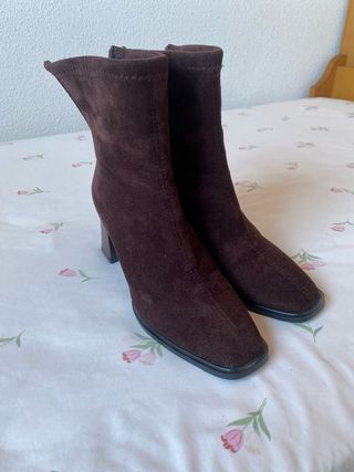 Botines de tacón marrón