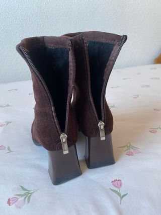 Botines de tacón marrón