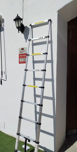 Escalera telescópica de aluminio 2,6 m – NUEVA