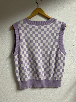 Chaleco de punto cuadros lila y blanco
