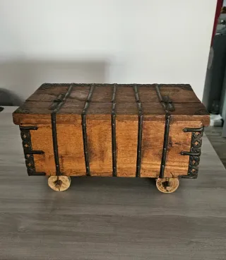 Cofre de madera decorado