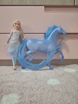 Muñeca Elsa con Caballo de Hielo