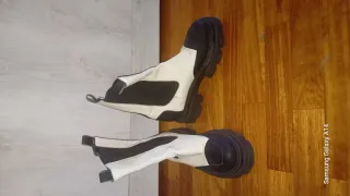 Stivali in pelle bianchi e neri