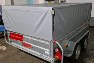 Remolque de carga con lona