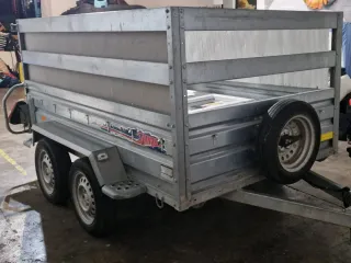 Remolque de carga con lona