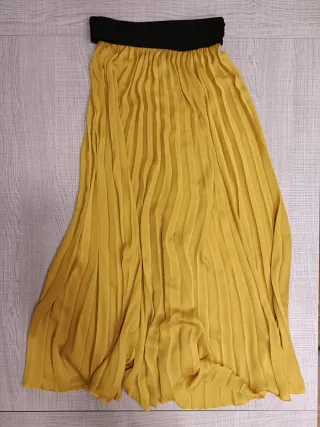 Falda larga plisada amarilla
